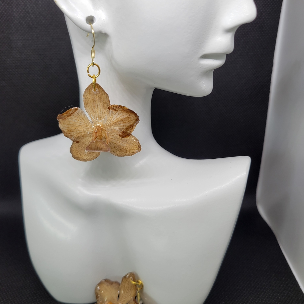 Elegant Gold Floral Earrings